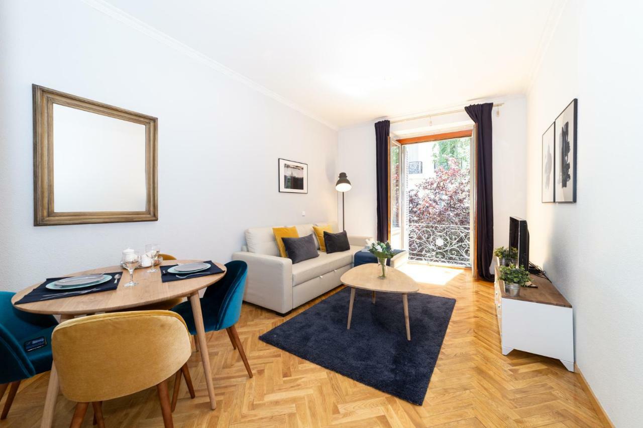 Apartamentos Plaza De Espana Madrid Exteriér fotografie