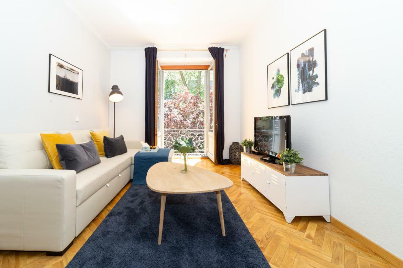 Apartamentos Plaza De Espana Madrid Exteriér fotografie